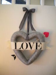 Beautiful Valentines Day Wreath Decor Ideas 12