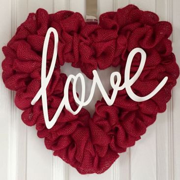 Beautiful Valentines Day Wreath Decor Ideas 18