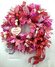 Beautiful Valentines Day Wreath Decor Ideas 28