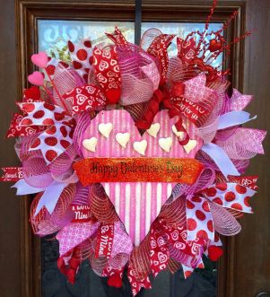 Beautiful Valentines Day Wreath Decor Ideas 42