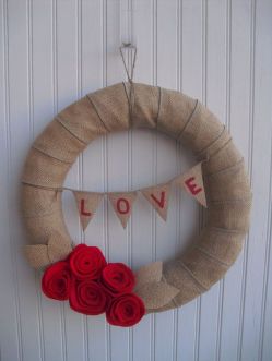 Beautiful Valentines Day Wreath Decor Ideas 44