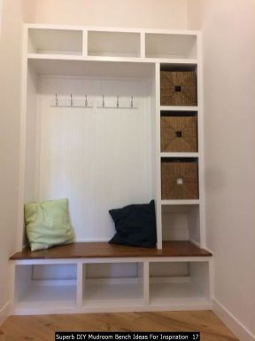 Superb DIY Mudroom Bench Ideas For Inspiration 17