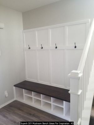 Superb DIY Mudroom Bench Ideas For Inspiration 43